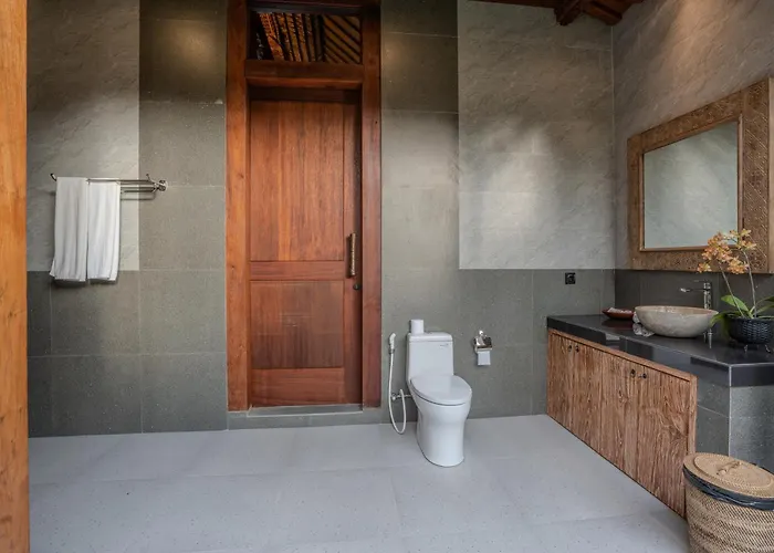 Sitala Luxury Lodge *